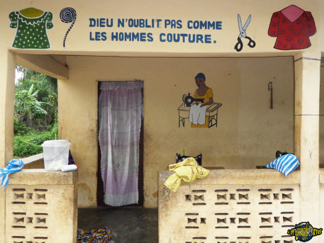 Couture Dieu n'oublie pas comme les hommes - Bopa - Bénin
