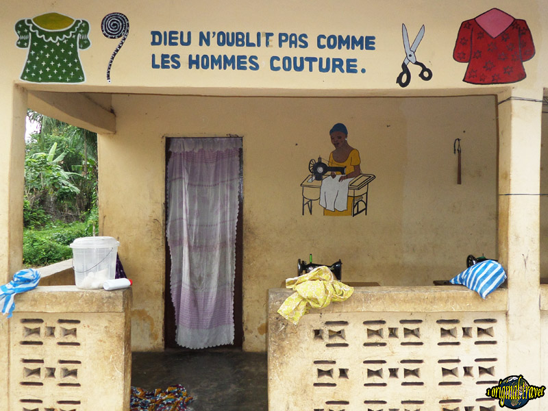 Couture Dieu n'oublie pas comme les hommes - Bopa - Bénin