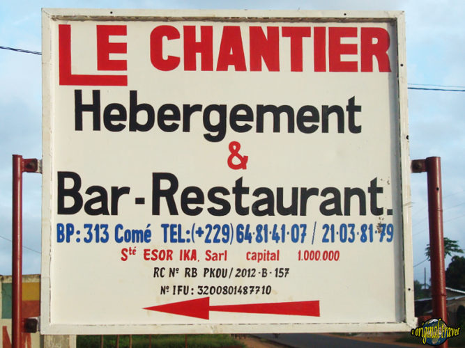 Hôtel - Hebergement le Chantier Bar restaurant - Comé - bénin. L'Afrique en photos, videos, pubs.