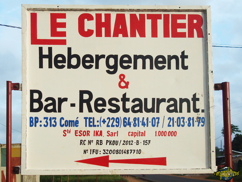 Hôtel - Hebergement le Chantier Bar restaurant - Comé - bénin. L'Afrique en photos, videos, pubs.