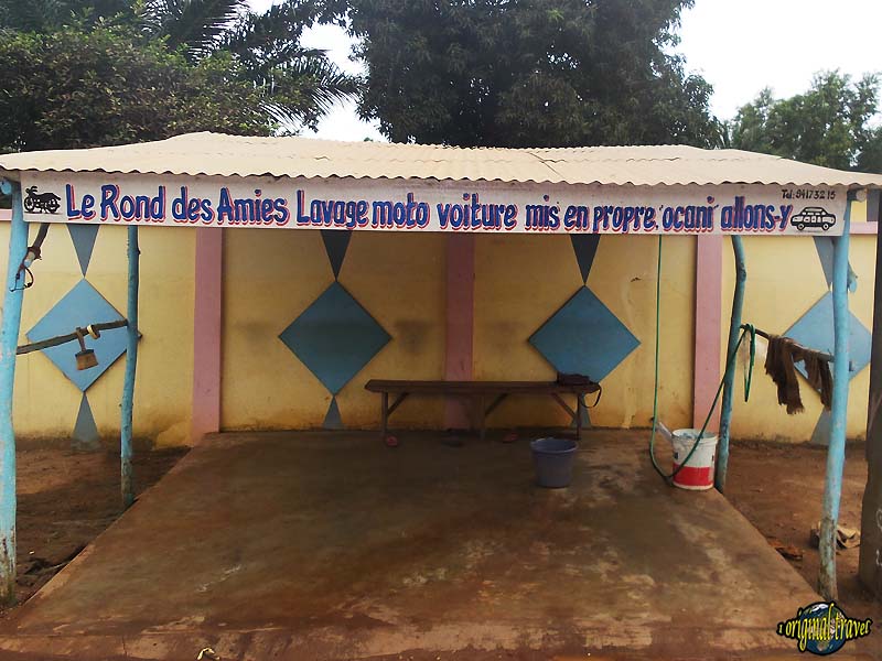 Lavage Auto - Le Rond des Amies - Allons y - Comé - Bénin