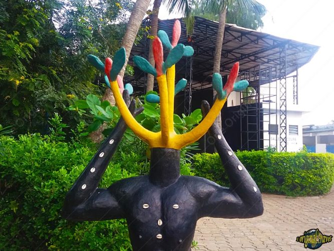 Sculpture au CCF de Cotonou - Bénin - One Original Travel Guide