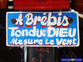 Plaque Proverbe Moto "A Brebis Tondue Dieu Mesure le Vent" - Cotonou - Bénin - Photos Images - One Original Travel in Africa - Photos Benin