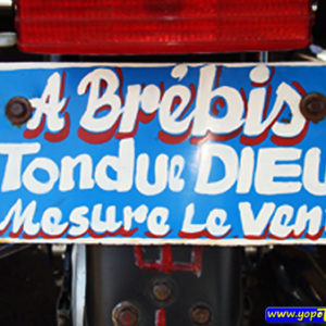 Plaque Proverbe Moto "A Brebis Tondue Dieu Mesure le Vent" - Cotonou - Bénin - Photos Images - One Original Travel in Africa - Photos Benin