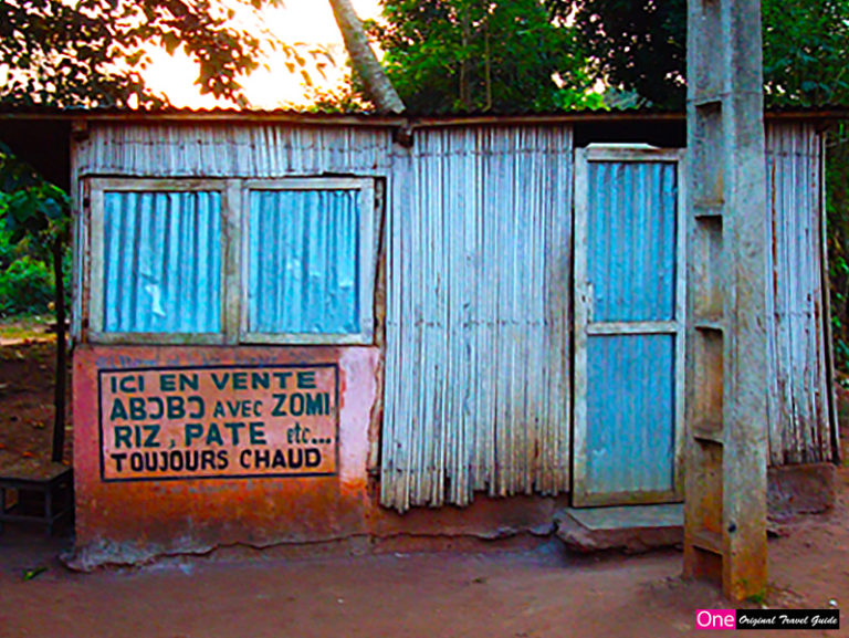 Resto maquis "abobo avec zomi" Sé - Bénin