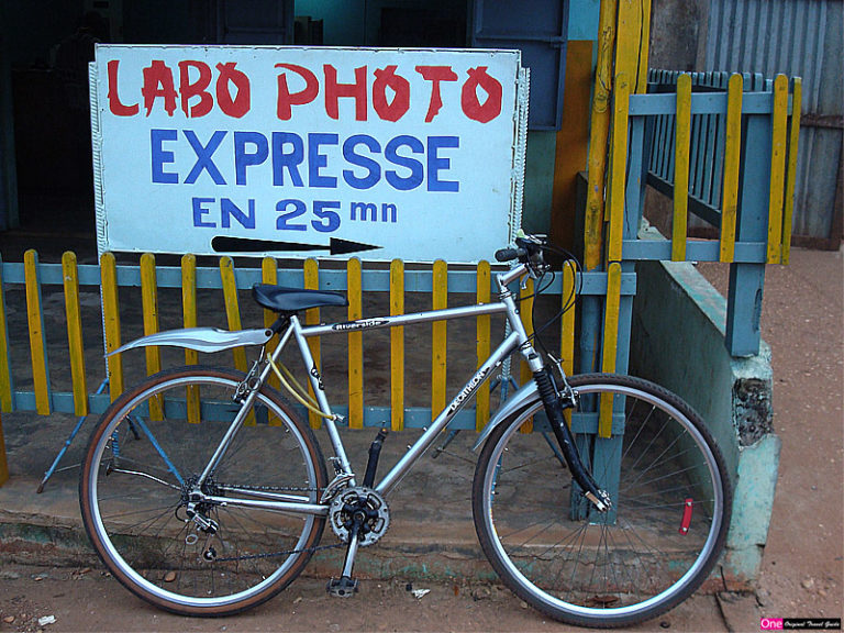 Photographe "Labo photo expresse en 25 minutes" Comé - Bénin