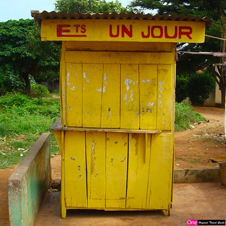 Cabine téléphonique "Ets un jour" Pahou - Bénin