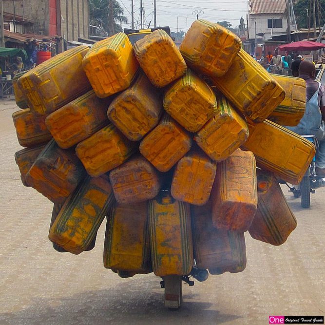 Essence de contrebande "Moto bidon kpayo" Sémé - Bénin