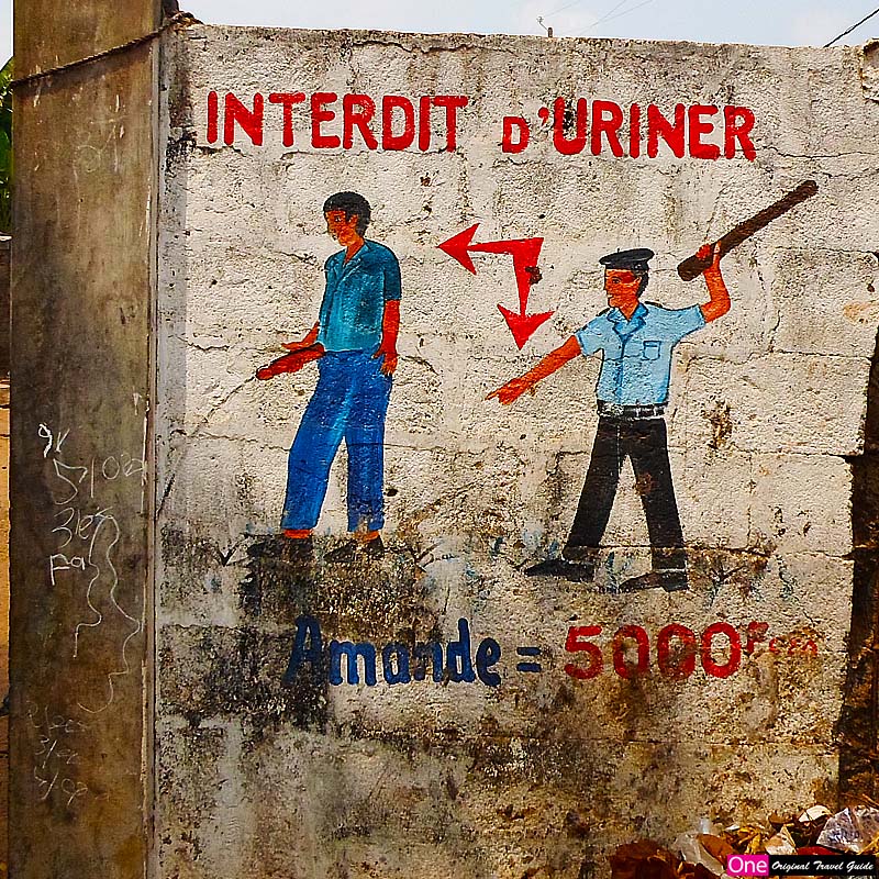 Interdit d'uriner "Amande = 5000 fr" Comé - Bénin