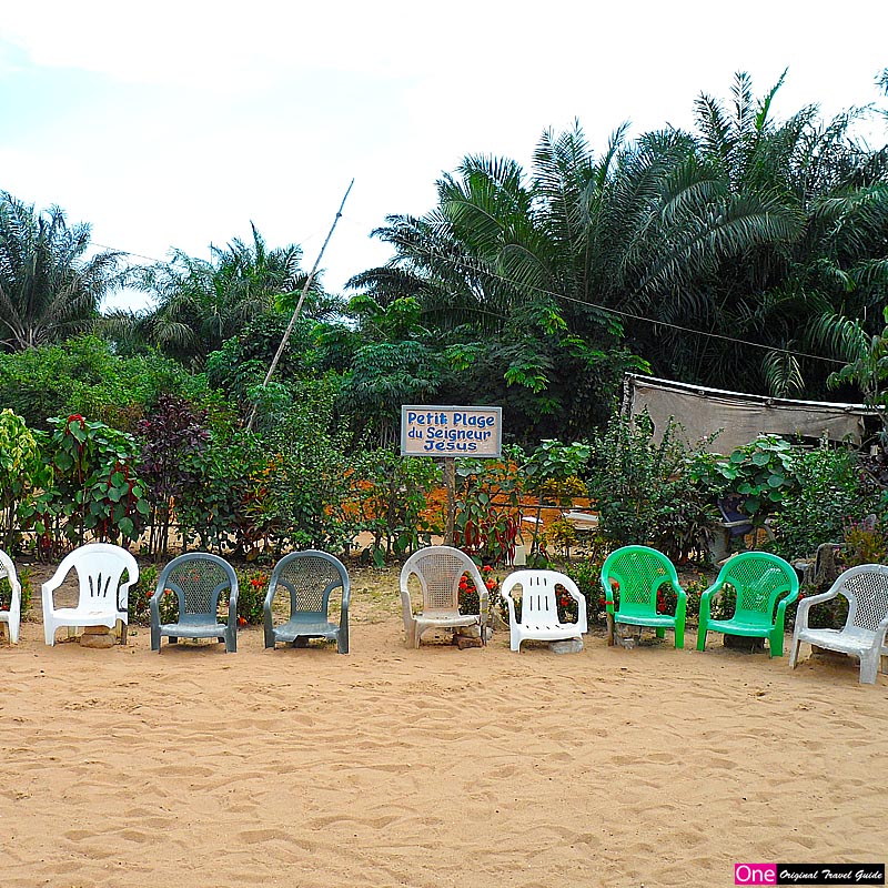Chaise à palabre "Petit plage du Seigneur Jésus" Cotonou - Bénin