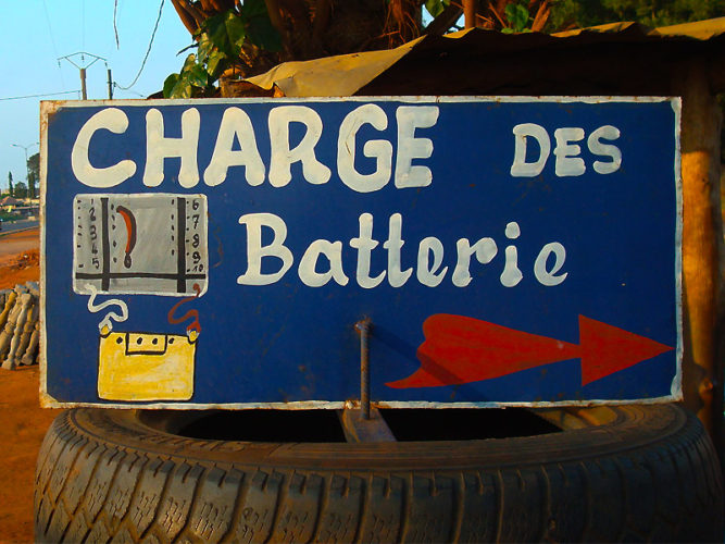 electricien charge de batteries - cotonou - benin
