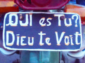 inscription plaque moto - qui es tu ? Dieu te voit
