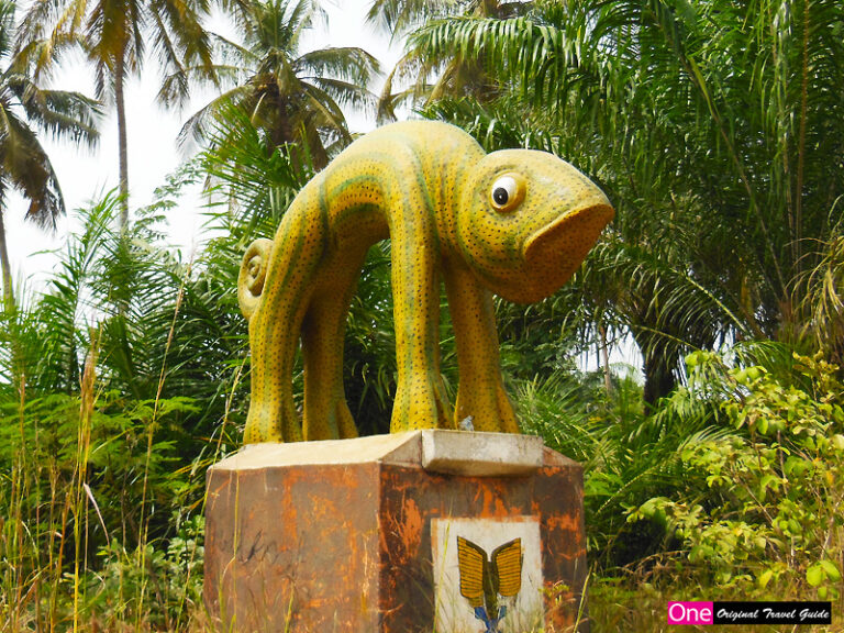 Statue de cameleon route des esclaves Ouidah Bénin